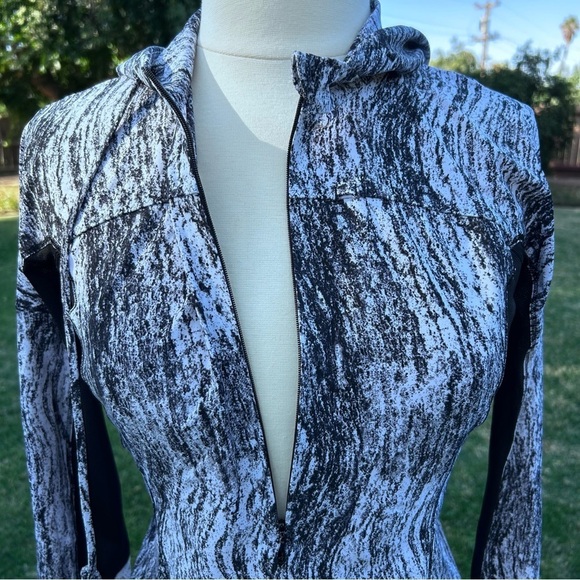 LULULEMON Runbeam Hoodie Heat Wave Print | Size 6 - Picture 10 of 16